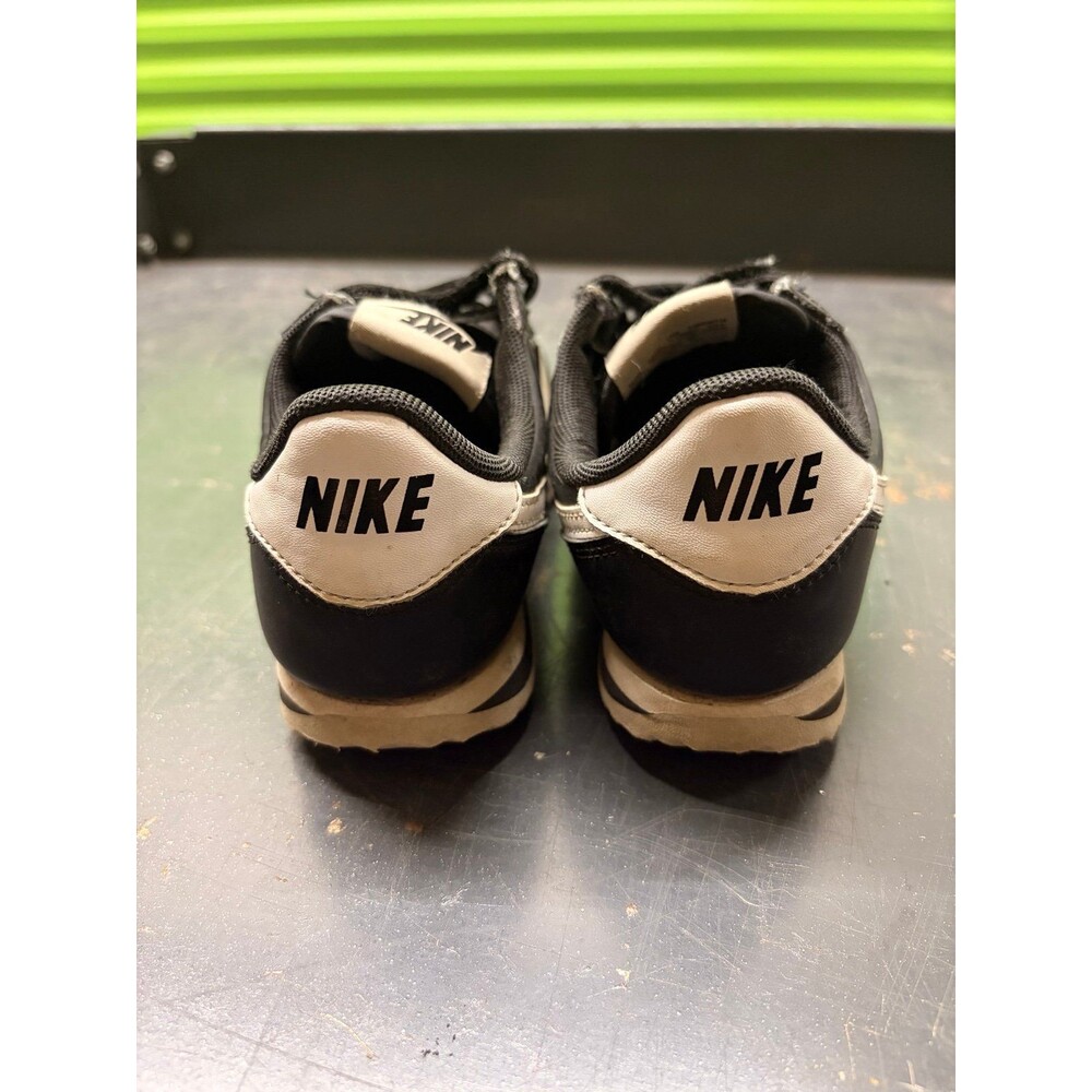 Nike - Picture 2 of 5